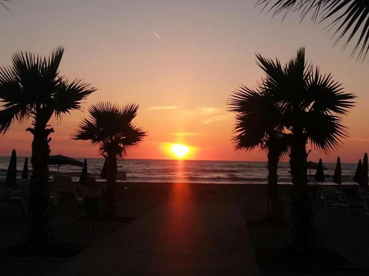 Wake Up By The Sea-Beachfront Apartment In Qerret, Albania Golem  Albanie