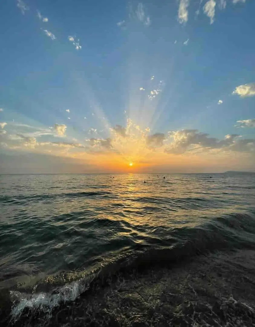 Wake Up By The Sea-Beachfront Apartment In Qerret, Albania Golem