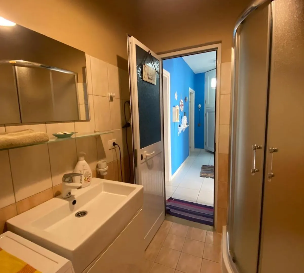 Wake Up By The Sea-Beachfront Apartment In Qerret, Albania Golem